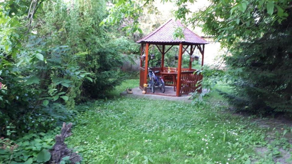 Kerekparos Es Zarandok Vendeghaz Villa Apostag Bagian luar foto